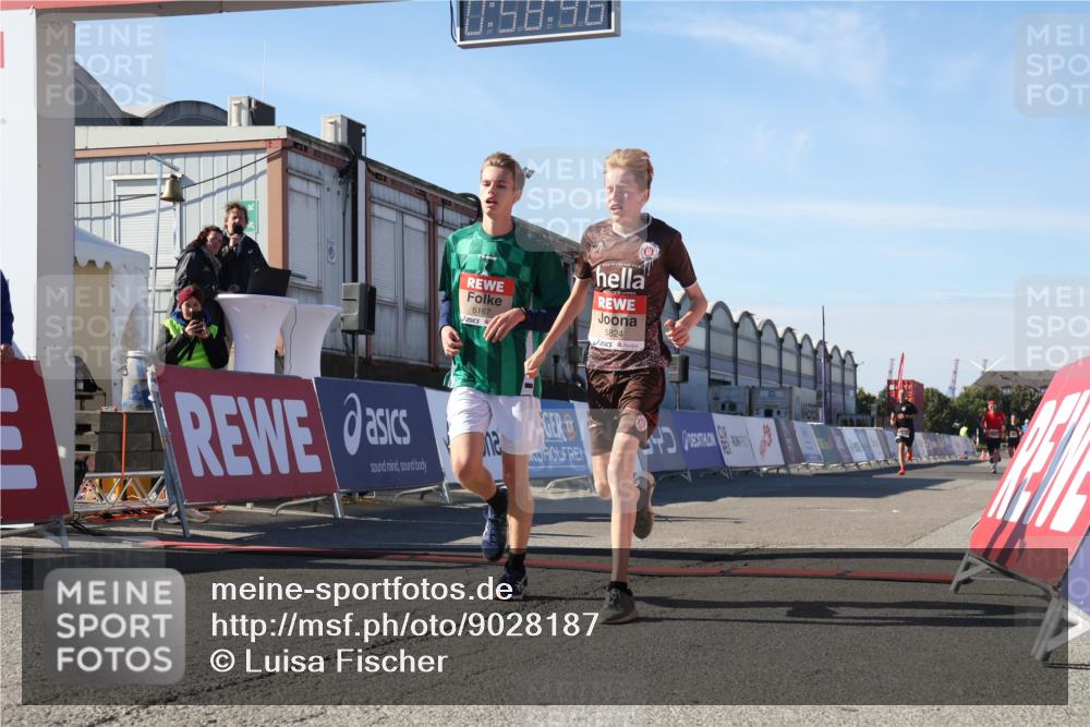 03.10.2025 - Köhlbrandbrückenlauf Luisa Fischer http://msf.ph/oto/9028187 03.10.2025 12:58:45 Ziel 4148, 4241, 5824, 6167 meine-sportfotos.de