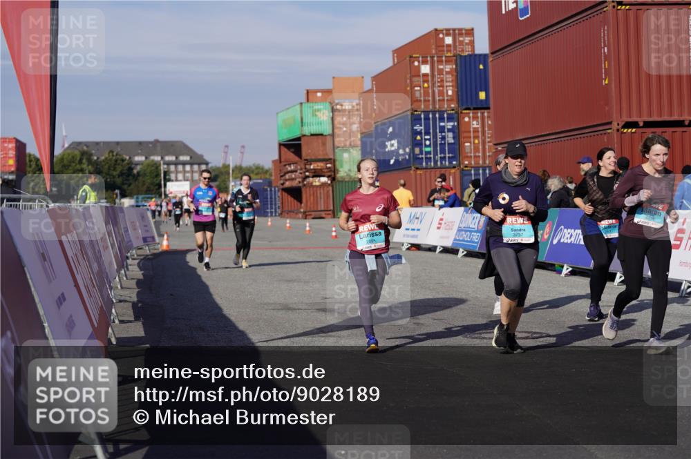 03.10.2025 - Köhlbrandbrückenlauf Michael Burmester http://msf.ph/oto/9028189 03.10.2025 10:32:24 Ziel 1749, 1908, 1923, 2041, 2085, 2316, 2338, 2568, 3045, 3076, 3077, 3737, 3780 meine-sportfotos.de