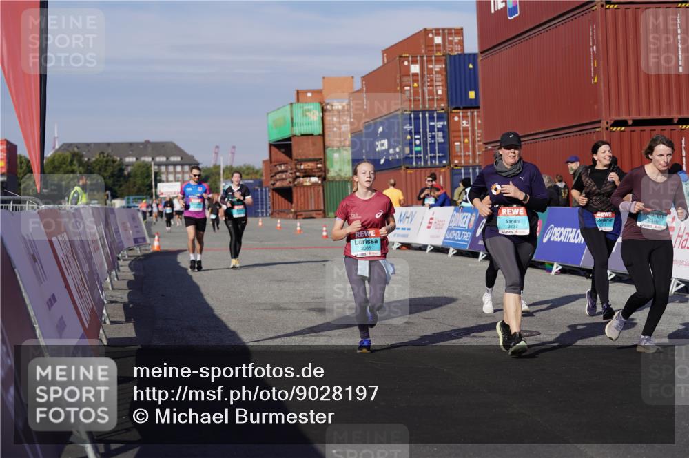 03.10.2025 - Köhlbrandbrückenlauf Michael Burmester http://msf.ph/oto/9028197 03.10.2025 10:32:24 Ziel 1749, 1908, 1923, 2041, 2085, 2316, 2338, 2568, 3045, 3076, 3077, 3737, 3780 meine-sportfotos.de
