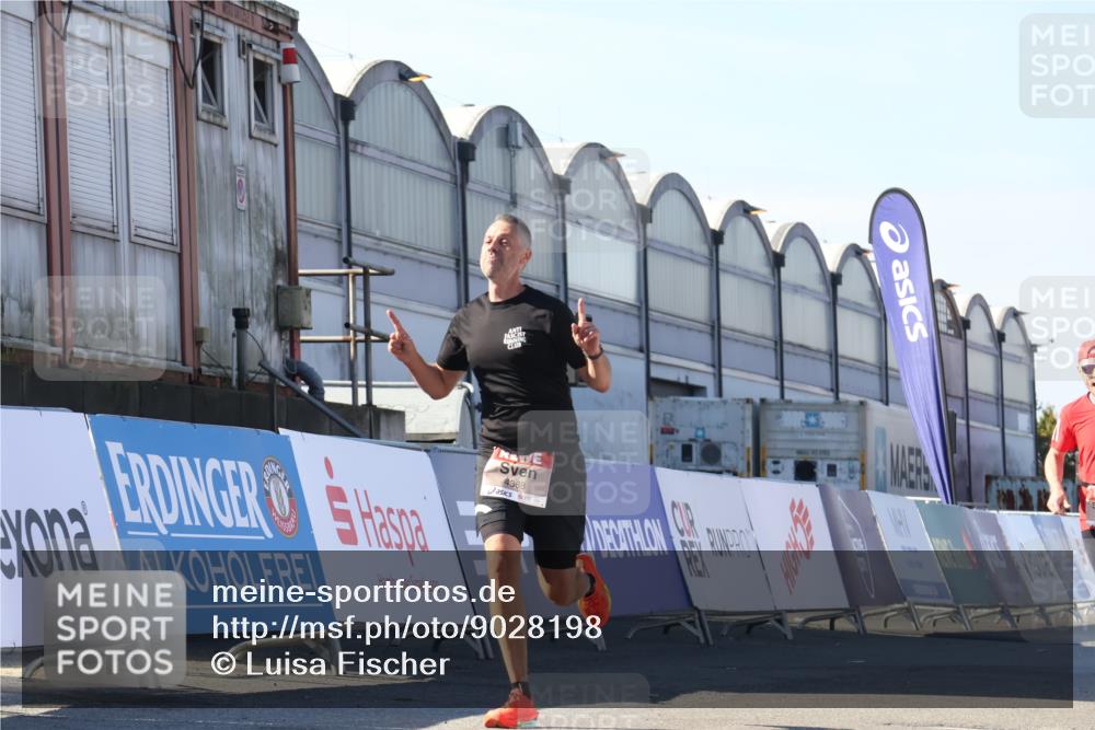 03.10.2025 - Köhlbrandbrückenlauf Luisa Fischer http://msf.ph/oto/9028198 03.10.2025 12:58:50 Ziel 4368, 5824, 5955, 6167, 6611 meine-sportfotos.de
