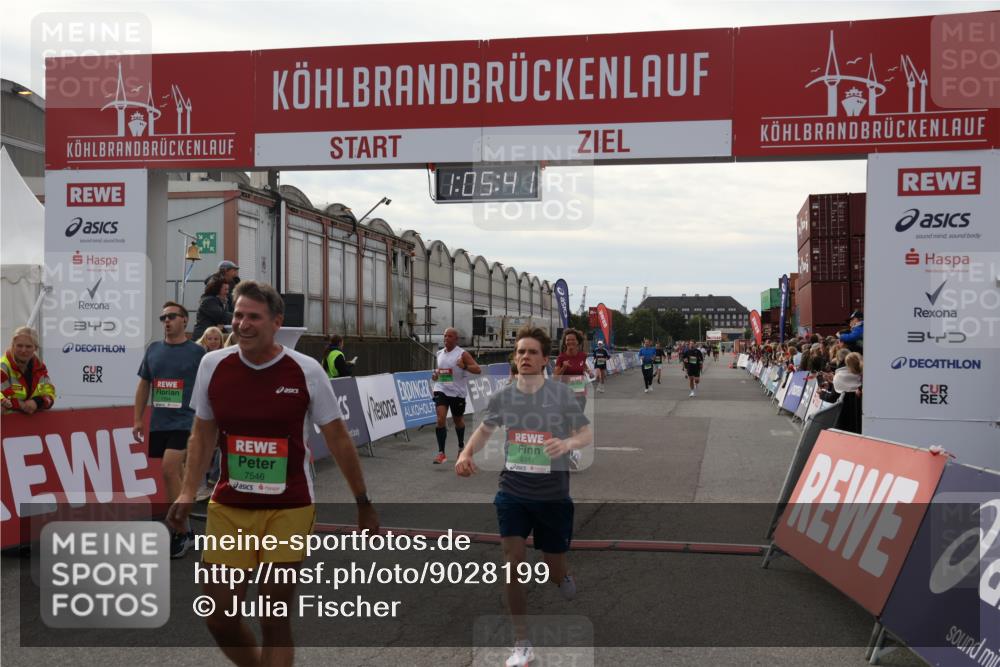 03.10.2025 - Köhlbrandbrückenlauf Julia Fischer http://msf.ph/oto/9028199 03.10.2025 16:05:41 Ziel 7031, 7151, 7213, 7241, 7394, 7546, 7547, 8199, 9299, 9317, 9499, 9669 meine-sportfotos.de