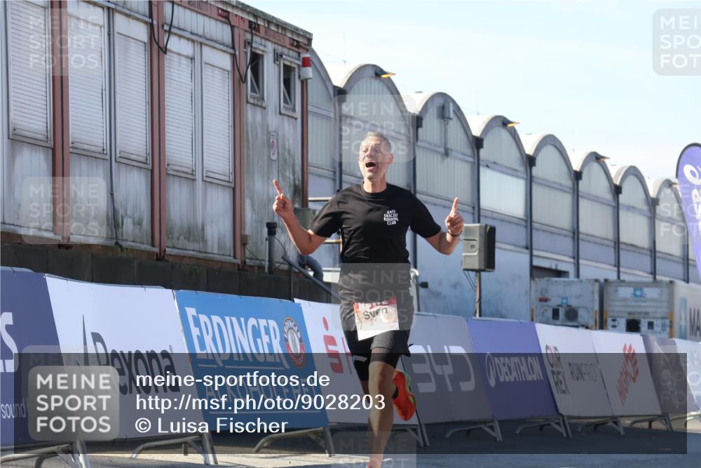 03.10.2025 - Köhlbrandbrückenlauf Luisa Fischer http://msf.ph/oto/9028203 03.10.2025 12:58:50 Ziel 4368, 5824, 5955, 6167, 6611 meine-sportfotos.de
