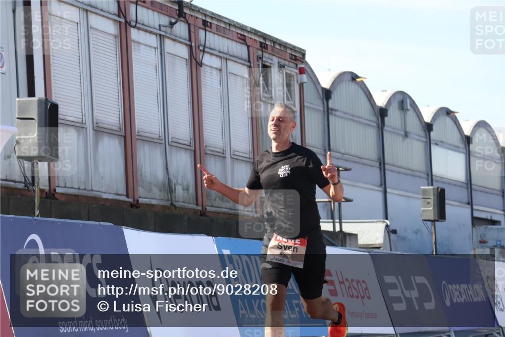 03.10.2025 - Köhlbrandbrückenlauf Luisa Fischer http://msf.ph/oto/9028208 03.10.2025 12:58:51 Ziel 4368, 5824, 5955, 6167, 6611, 6674 meine-sportfotos.de