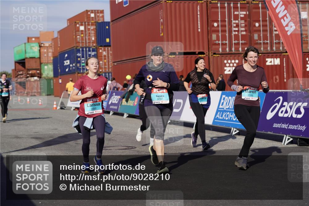 03.10.2025 - Köhlbrandbrückenlauf Michael Burmester http://msf.ph/oto/9028210 03.10.2025 10:32:25 Ziel 1749, 1908, 1923, 2041, 2085, 2316, 3076, 3077, 3737 meine-sportfotos.de