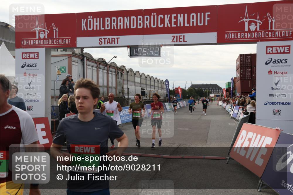 03.10.2025 - Köhlbrandbrückenlauf Julia Fischer http://msf.ph/oto/9028211 03.10.2025 16:05:42 Ziel 7031, 7151, 7213, 7241, 7394, 7546, 7547, 8199, 8966, 9299, 9317, 9669 meine-sportfotos.de