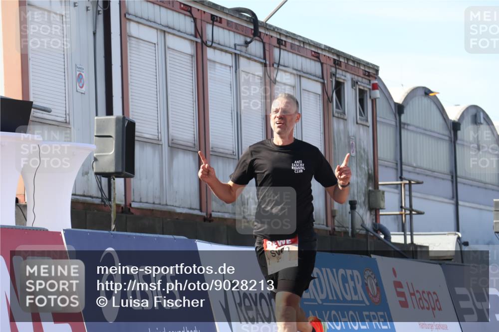 03.10.2025 - Köhlbrandbrückenlauf Luisa Fischer http://msf.ph/oto/9028213 03.10.2025 12:58:51 Ziel 4368, 5824, 5955, 6167, 6611, 6674 meine-sportfotos.de