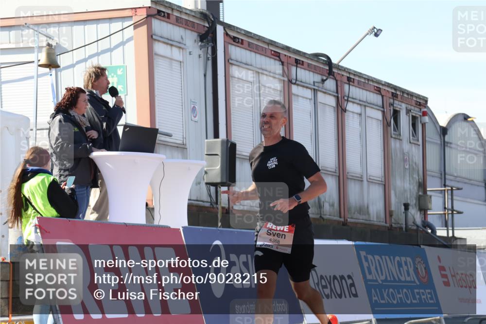03.10.2025 - Köhlbrandbrückenlauf Luisa Fischer http://msf.ph/oto/9028215 03.10.2025 12:58:51 Ziel 4368, 5824, 5955, 6167, 6611, 6674 meine-sportfotos.de