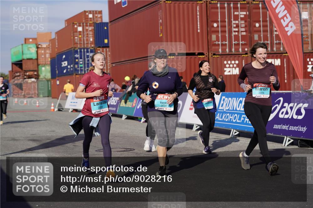 03.10.2025 - Köhlbrandbrückenlauf Michael Burmester http://msf.ph/oto/9028216 03.10.2025 10:32:25 Ziel 1749, 1908, 1923, 2041, 2085, 2316, 3076, 3077, 3737 meine-sportfotos.de