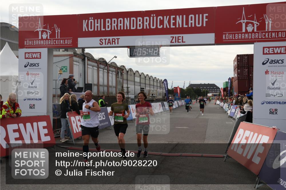 03.10.2025 - Köhlbrandbrückenlauf Julia Fischer http://msf.ph/oto/9028220 03.10.2025 16:05:42 Ziel 7031, 7151, 7213, 7241, 7394, 7546, 7547, 8199, 8966, 9299, 9317, 9669 meine-sportfotos.de