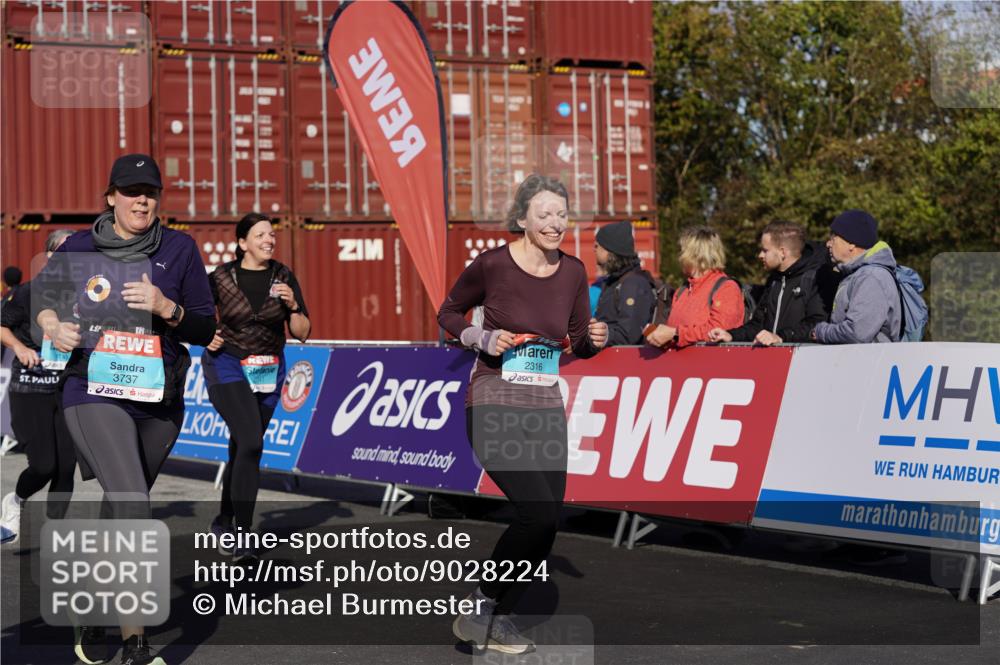 03.10.2025 - Köhlbrandbrückenlauf Michael Burmester http://msf.ph/oto/9028224 03.10.2025 10:32:26 Ziel 1749, 1923, 2041, 2085, 2316, 3076, 3077, 3737 meine-sportfotos.de