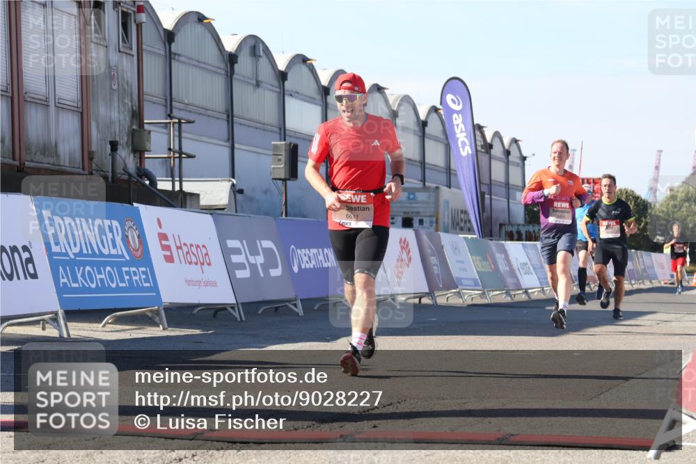 03.10.2025 - Köhlbrandbrückenlauf Luisa Fischer http://msf.ph/oto/9028227 03.10.2025 12:58:52 Ziel 4126, 4368, 5824, 5955, 6167, 6611, 6674 meine-sportfotos.de