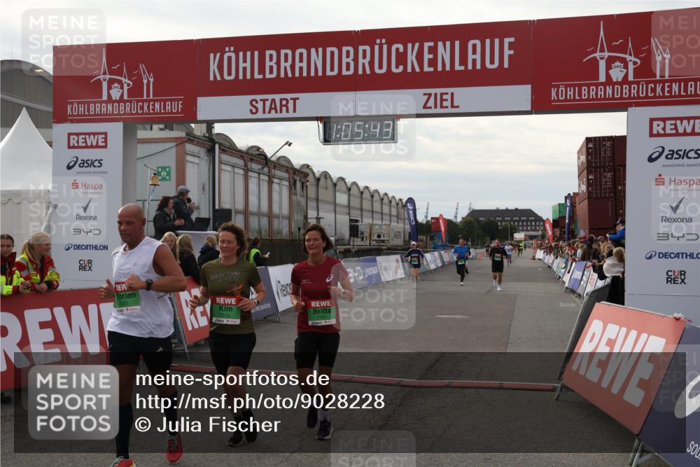03.10.2025 - Köhlbrandbrückenlauf Julia Fischer http://msf.ph/oto/9028228 03.10.2025 16:05:43 Ziel 7031, 7151, 7213, 7394, 7546, 7547, 8199, 8966, 9299, 9317, 9566, 9669 meine-sportfotos.de