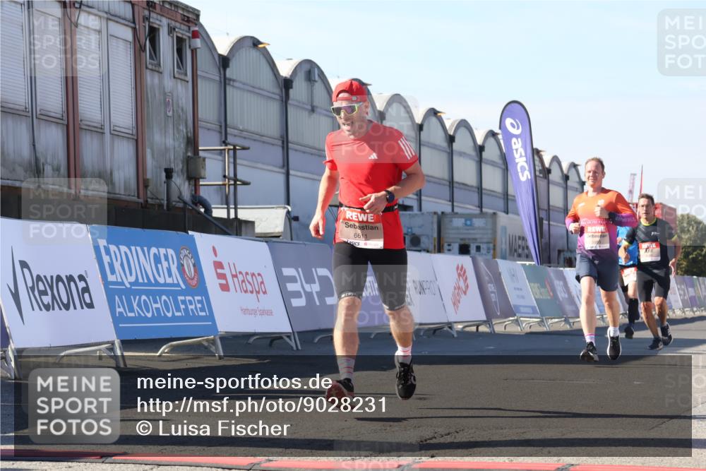 03.10.2025 - Köhlbrandbrückenlauf Luisa Fischer http://msf.ph/oto/9028231 03.10.2025 12:58:53 Ziel 4126, 4368, 5824, 5955, 6167, 6611, 6674 meine-sportfotos.de