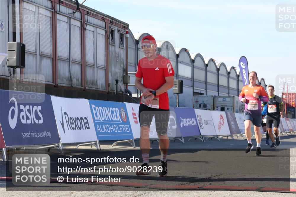 03.10.2025 - Köhlbrandbrückenlauf Luisa Fischer http://msf.ph/oto/9028239 03.10.2025 12:58:53 Ziel 4126, 4368, 5824, 5955, 6167, 6611, 6674 meine-sportfotos.de