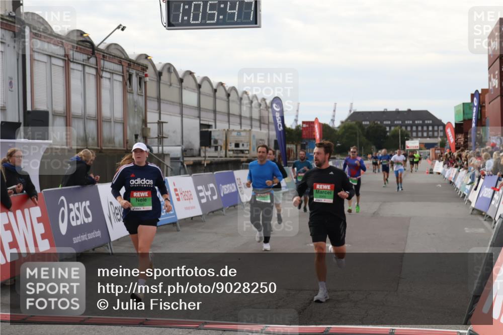 03.10.2025 - Köhlbrandbrückenlauf Julia Fischer http://msf.ph/oto/9028250 03.10.2025 16:05:47 Ziel 7031, 7151, 7213, 7394, 7546, 7547, 7646, 8924, 8966, 9317, 9489, 9566 meine-sportfotos.de