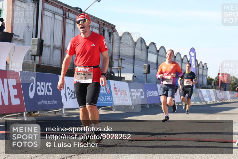 03.10.2025 - Köhlbrandbrückenlauf Luisa Fischer http://msf.ph/oto/9028252 03.10.2025 12:58:54 Ziel 4126, 4368, 5824, 5955, 6167, 6611, 6674 meine-sportfotos.de