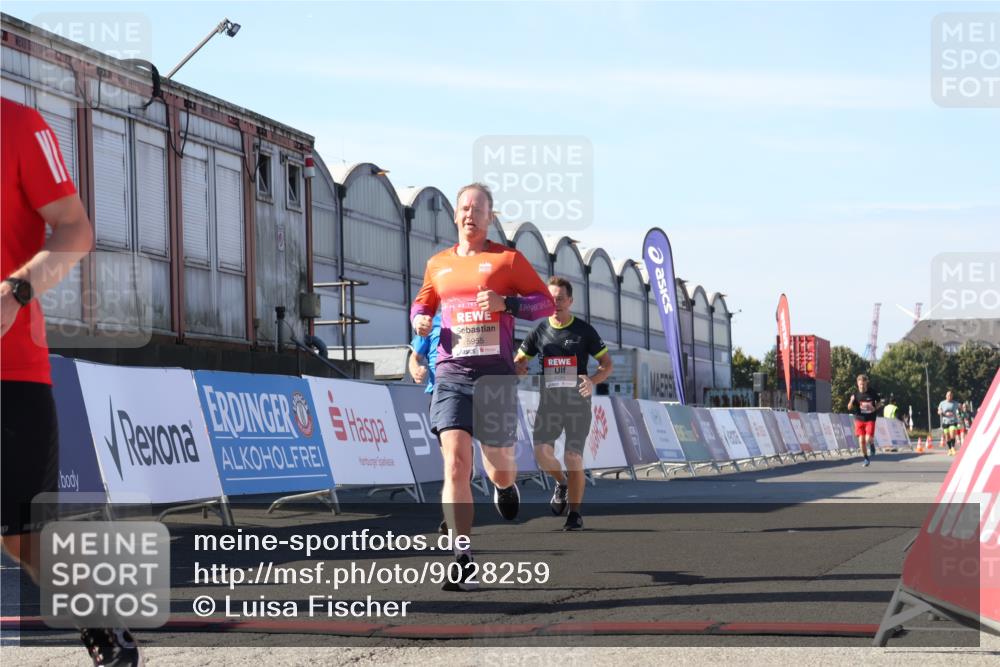 03.10.2025 - Köhlbrandbrückenlauf Luisa Fischer http://msf.ph/oto/9028259 03.10.2025 12:58:55 Ziel 4126, 4368, 5824, 5955, 6167, 6611, 6674 meine-sportfotos.de