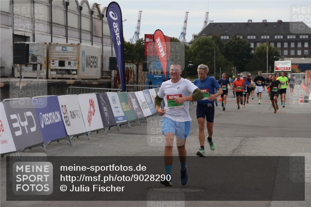 03.10.2025 - Köhlbrandbrückenlauf Julia Fischer http://msf.ph/oto/9028290 03.10.2025 16:05:54 Ziel 7547, 7646, 8616, 8924, 8966, 9102, 9489, 9566 meine-sportfotos.de