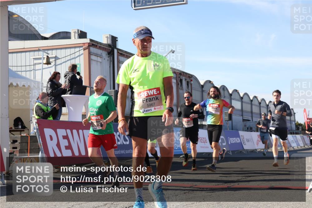 03.10.2025 - Köhlbrandbrückenlauf Luisa Fischer http://msf.ph/oto/9028308 03.10.2025 12:59:12 Ziel 4164, 4226, 4441, 5967, 6036, 6154, 6329, 6390, 6391, 6478, 6493 meine-sportfotos.de
