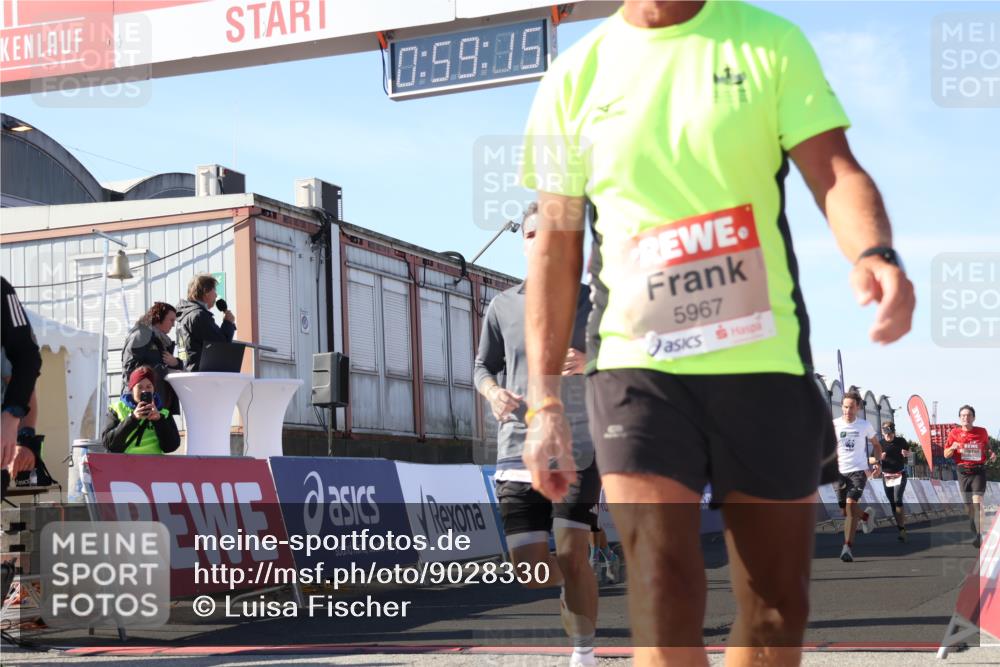 03.10.2025 - Köhlbrandbrückenlauf Luisa Fischer http://msf.ph/oto/9028330 03.10.2025 12:59:14 Ziel 4164, 4226, 4371, 4441, 5967, 6036, 6154, 6329, 6390, 6391, 6478, 6484, 6493, 6609 meine-sportfotos.de