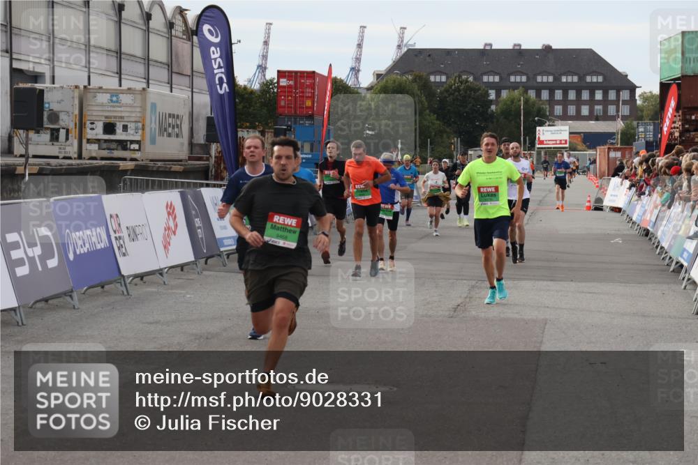03.10.2025 - Köhlbrandbrückenlauf Julia Fischer http://msf.ph/oto/9028331 03.10.2025 16:06:03 Ziel 7610, 8616, 9102, 9378, 9468, 9626 meine-sportfotos.de