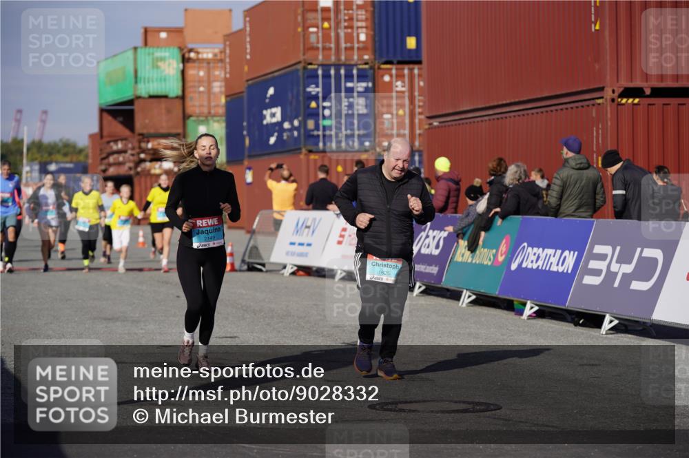 03.10.2025 - Köhlbrandbrückenlauf Michael Burmester http://msf.ph/oto/9028332 03.10.2025 10:32:43 Ziel 1625, 2149, 2297, 2646, 2871, 2872, 2874 meine-sportfotos.de