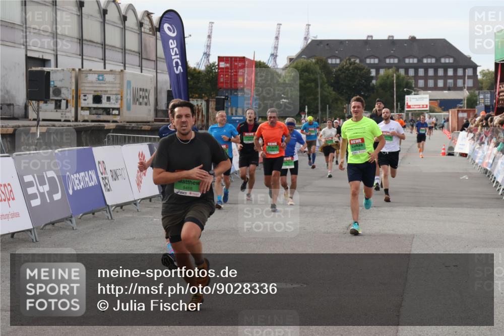 03.10.2025 - Köhlbrandbrückenlauf Julia Fischer http://msf.ph/oto/9028336 03.10.2025 16:06:04 Ziel 7610, 8539, 8616, 8813, 8886, 9102, 9378, 9468, 9626 meine-sportfotos.de