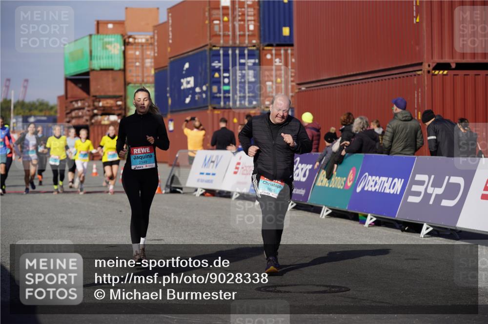 03.10.2025 - Köhlbrandbrückenlauf Michael Burmester http://msf.ph/oto/9028338 03.10.2025 10:32:43 Ziel 1625, 2149, 2297, 2646, 2871, 2872, 2874 meine-sportfotos.de