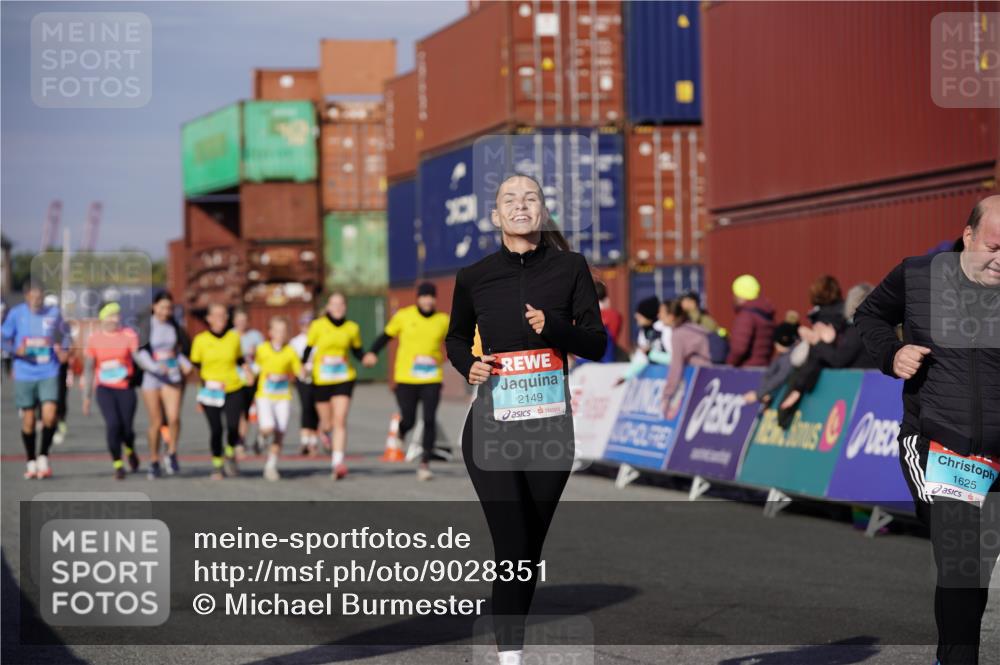 03.10.2025 - Köhlbrandbrückenlauf Michael Burmester http://msf.ph/oto/9028351 03.10.2025 10:32:44 Ziel 1625, 2149, 2297, 2299, 2646, 2871, 2872, 2874, 2875 meine-sportfotos.de