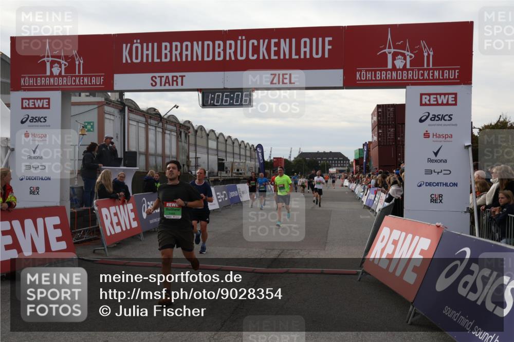 03.10.2025 - Köhlbrandbrückenlauf Julia Fischer http://msf.ph/oto/9028354 03.10.2025 16:06:06 Ziel 7610, 8539, 8616, 8813, 8886, 9100, 9102, 9378, 9468, 9596, 9626 meine-sportfotos.de