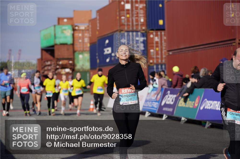 03.10.2025 - Köhlbrandbrückenlauf Michael Burmester http://msf.ph/oto/9028358 03.10.2025 10:32:44 Ziel 1625, 2149, 2297, 2299, 2646, 2871, 2872, 2874, 2875 meine-sportfotos.de
