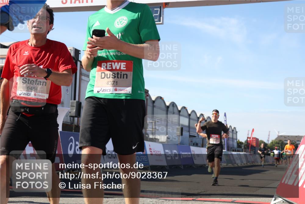 03.10.2025 - Köhlbrandbrückenlauf Luisa Fischer http://msf.ph/oto/9028367 03.10.2025 12:59:21 Ziel 4108, 4119, 4164, 4226, 4371, 4441, 4940, 6036, 6154, 6390, 6391, 6478, 6484, 6493, 6609 meine-sportfotos.de