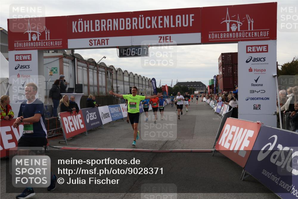 03.10.2025 - Köhlbrandbrückenlauf Julia Fischer http://msf.ph/oto/9028371 03.10.2025 16:06:07 Ziel 7296, 7610, 8539, 8616, 8813, 8886, 9100, 9378, 9468, 9596, 9626 meine-sportfotos.de