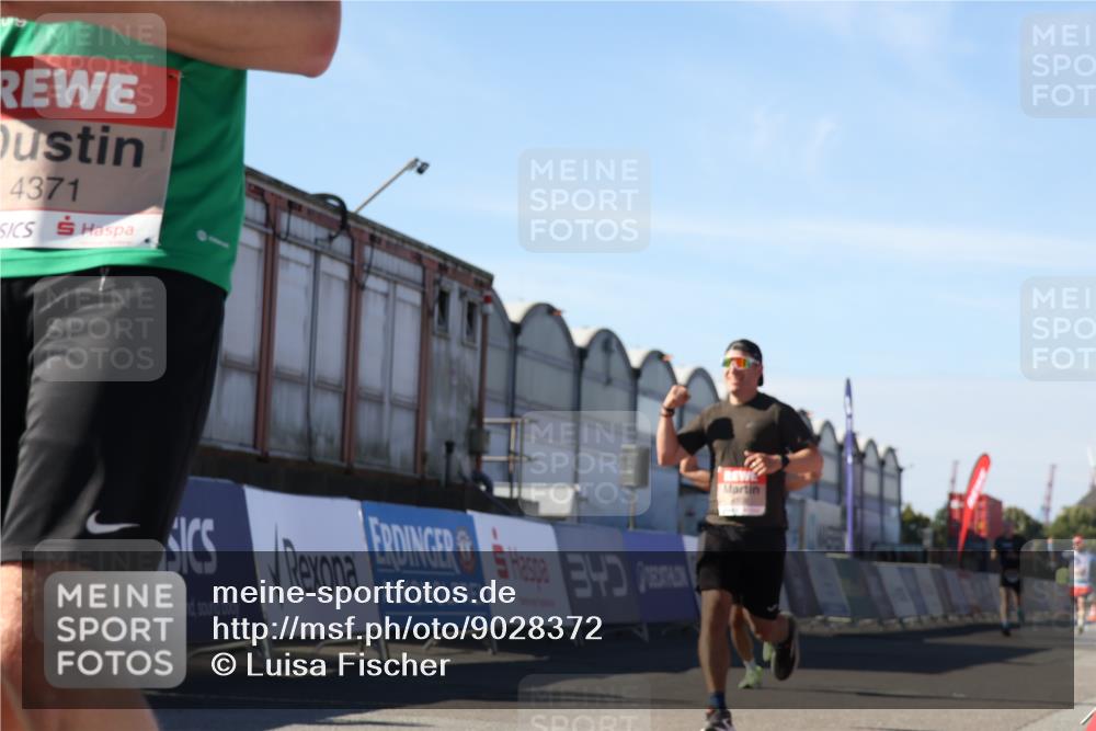 03.10.2025 - Köhlbrandbrückenlauf Luisa Fischer http://msf.ph/oto/9028372 03.10.2025 12:59:21 Ziel 4108, 4119, 4164, 4226, 4371, 4441, 4940, 6036, 6154, 6390, 6391, 6478, 6484, 6493, 6609 meine-sportfotos.de