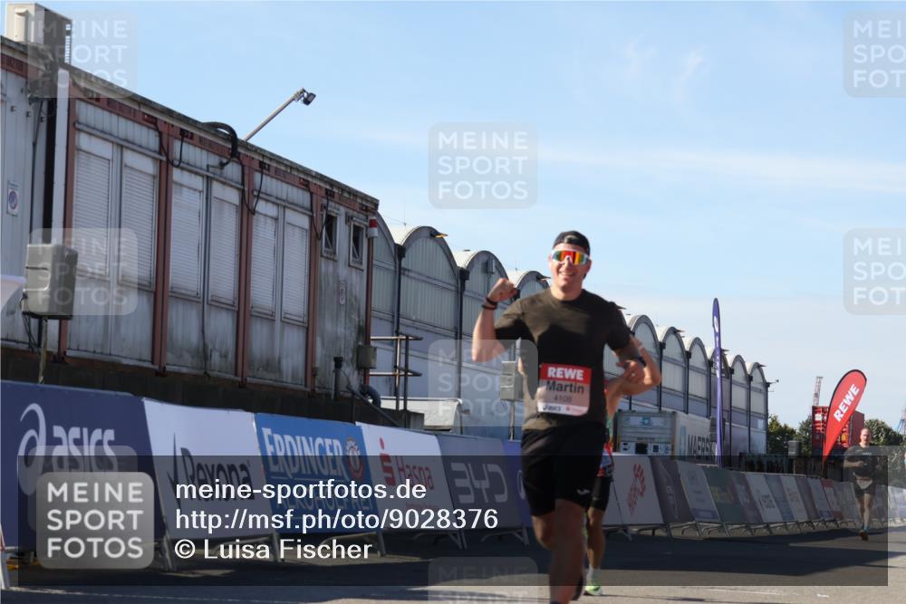 03.10.2025 - Köhlbrandbrückenlauf Luisa Fischer http://msf.ph/oto/9028376 03.10.2025 12:59:21 Ziel 4108, 4119, 4164, 4226, 4371, 4441, 4940, 6036, 6154, 6390, 6391, 6478, 6484, 6493, 6609 meine-sportfotos.de