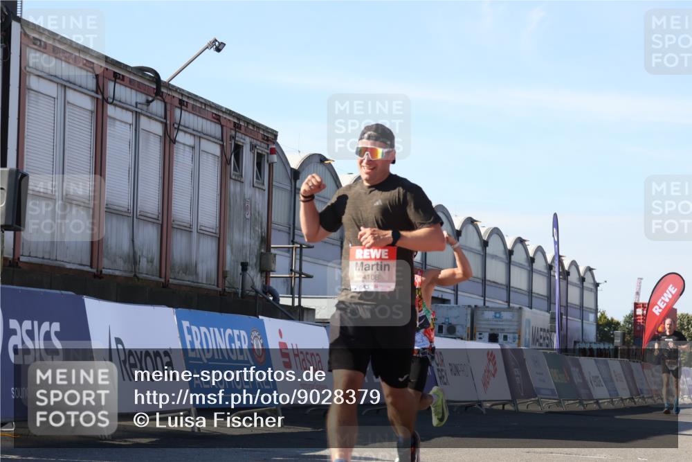 03.10.2025 - Köhlbrandbrückenlauf Luisa Fischer http://msf.ph/oto/9028379 03.10.2025 12:59:22 Ziel 4108, 4119, 4226, 4371, 4441, 4940, 6036, 6154, 6390, 6391, 6478, 6484, 6493, 6609 meine-sportfotos.de