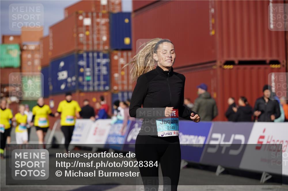03.10.2025 - Köhlbrandbrückenlauf Michael Burmester http://msf.ph/oto/9028384 03.10.2025 10:32:45 Ziel 1625, 2149, 2297, 2299, 2619, 2646, 2871, 2872, 2874, 2875, 2894, 2895 meine-sportfotos.de