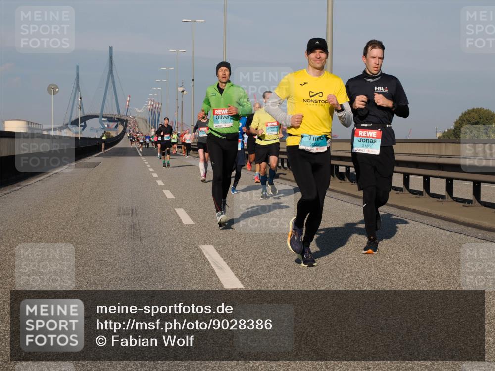 03.10.2025 - Köhlbrandbrückenlauf Fabian Wolf http://msf.ph/oto/9028386 03.10.2025 09:43:45 Position 3 1010, 3332, 3136 meine-sportfotos.de