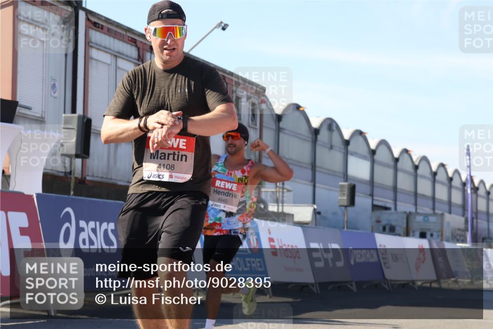 03.10.2025 - Köhlbrandbrückenlauf Luisa Fischer http://msf.ph/oto/9028395 03.10.2025 12:59:23 Ziel 4108, 4119, 4226, 4371, 4441, 4940, 6036, 6154, 6390, 6391, 6478, 6484, 6609 meine-sportfotos.de
