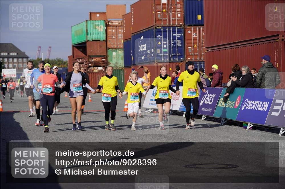 03.10.2025 - Köhlbrandbrückenlauf Michael Burmester http://msf.ph/oto/9028396 03.10.2025 10:32:47 Ziel 1625, 2149, 2297, 2299, 2550, 2553, 2619, 2646, 2871, 2872, 2874, 2875, 2894, 2895 meine-sportfotos.de