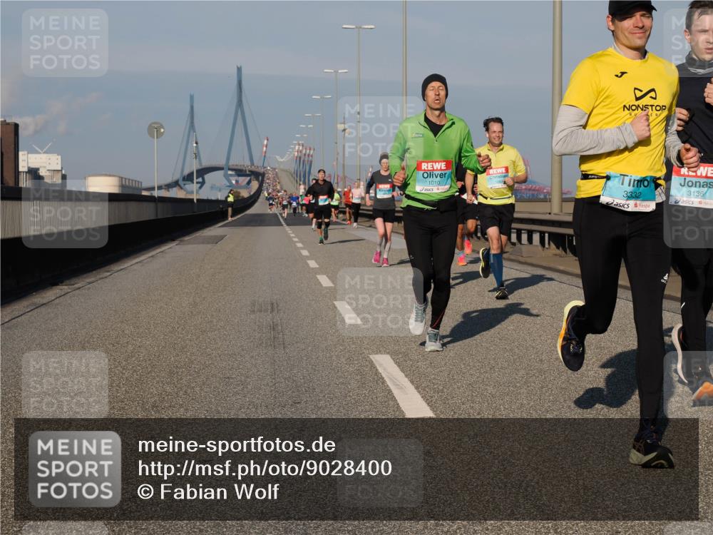 03.10.2025 - Köhlbrandbrückenlauf Fabian Wolf http://msf.ph/oto/9028400 03.10.2025 09:43:45 Position 3 1010, 3332, 3136 meine-sportfotos.de