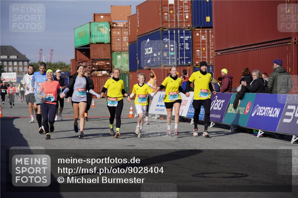 03.10.2025 - Köhlbrandbrückenlauf Michael Burmester http://msf.ph/oto/9028404 03.10.2025 10:32:47 Ziel 1625, 2149, 2297, 2299, 2550, 2553, 2619, 2646, 2871, 2872, 2874, 2875, 2894, 2895 meine-sportfotos.de