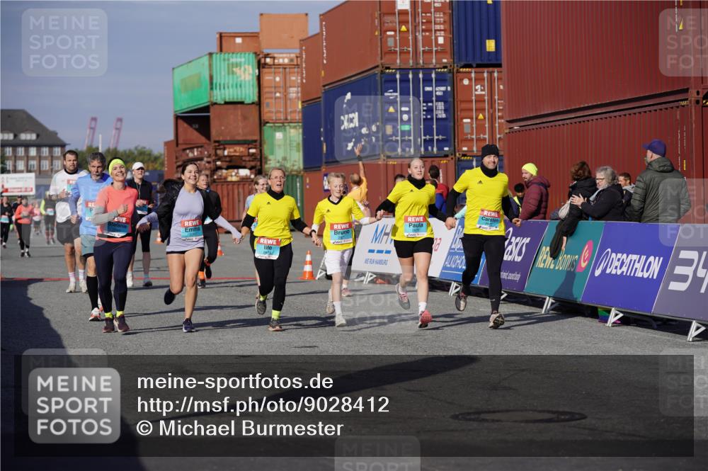 03.10.2025 - Köhlbrandbrückenlauf Michael Burmester http://msf.ph/oto/9028412 03.10.2025 10:32:47 Ziel 1625, 2149, 2297, 2299, 2550, 2553, 2619, 2646, 2871, 2872, 2874, 2875, 2894, 2895 meine-sportfotos.de