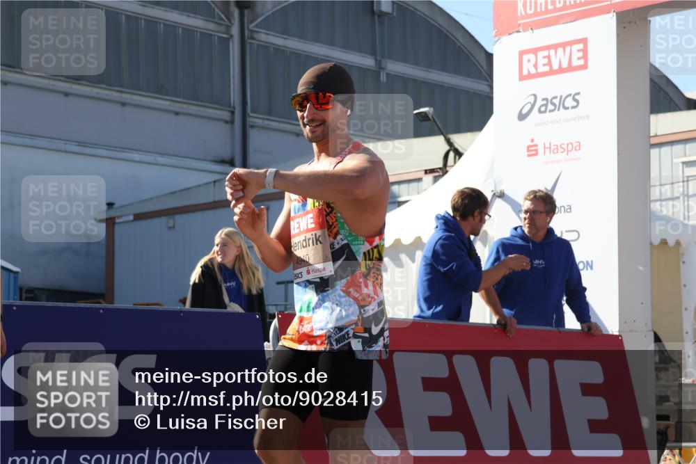 03.10.2025 - Köhlbrandbrückenlauf Luisa Fischer http://msf.ph/oto/9028415 03.10.2025 12:59:25 Ziel 4108, 4119, 4371, 4441, 4940, 6060, 6154, 6391, 6484, 6609 meine-sportfotos.de