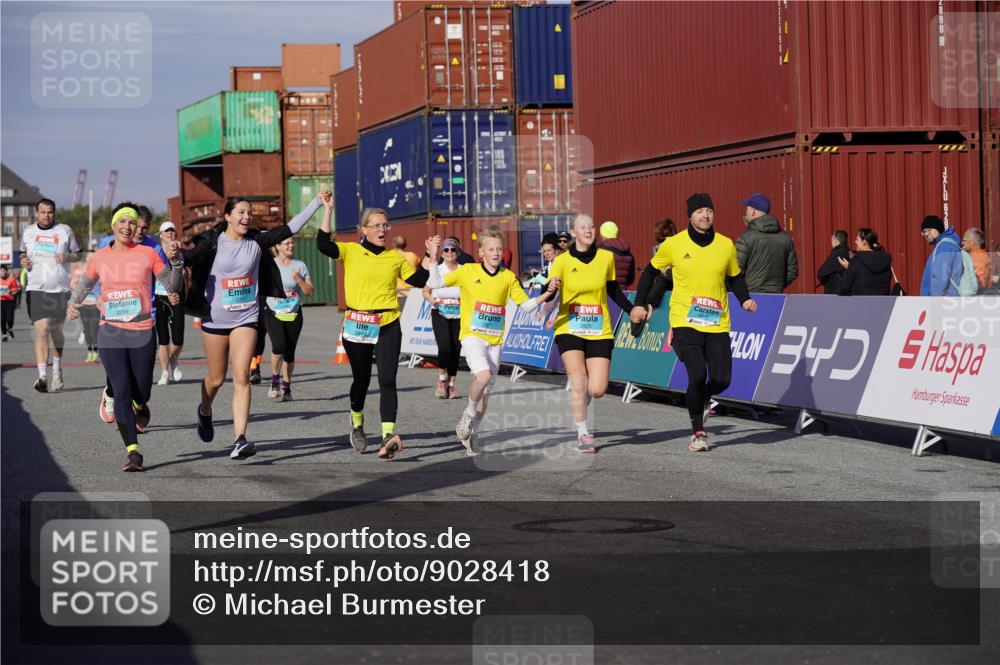 03.10.2025 - Köhlbrandbrückenlauf Michael Burmester http://msf.ph/oto/9028418 03.10.2025 10:32:48 Ziel 2149, 2297, 2299, 2550, 2553, 2619, 2646, 2871, 2872, 2874, 2875, 2894, 2895 meine-sportfotos.de