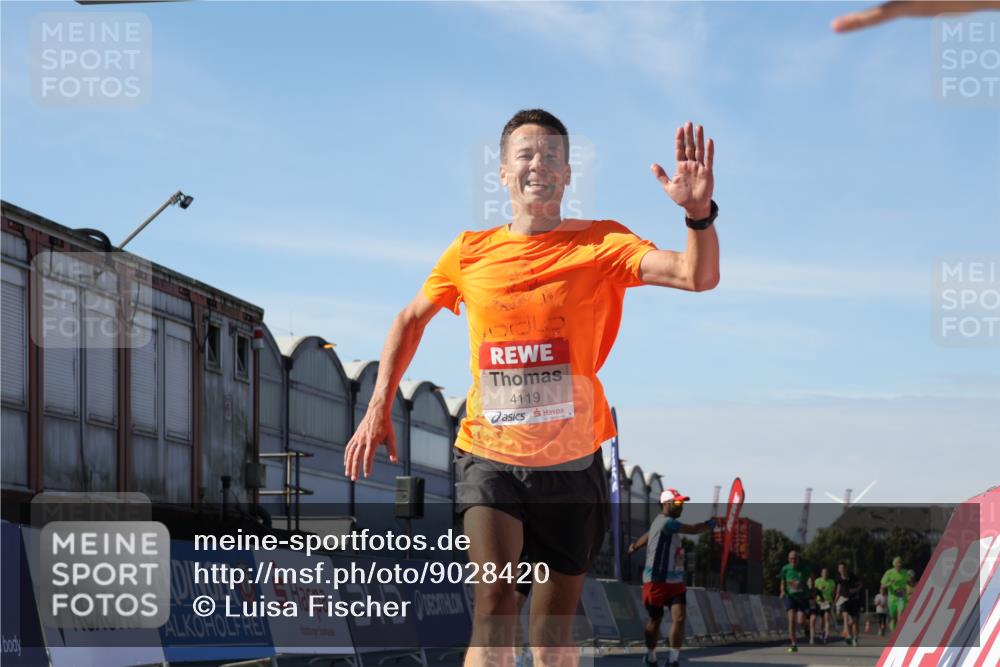03.10.2025 - Köhlbrandbrückenlauf Luisa Fischer http://msf.ph/oto/9028420 03.10.2025 12:59:27 Ziel 4108, 4119, 4371, 4441, 4940, 6060, 6154, 6325, 6484, 6609 meine-sportfotos.de
