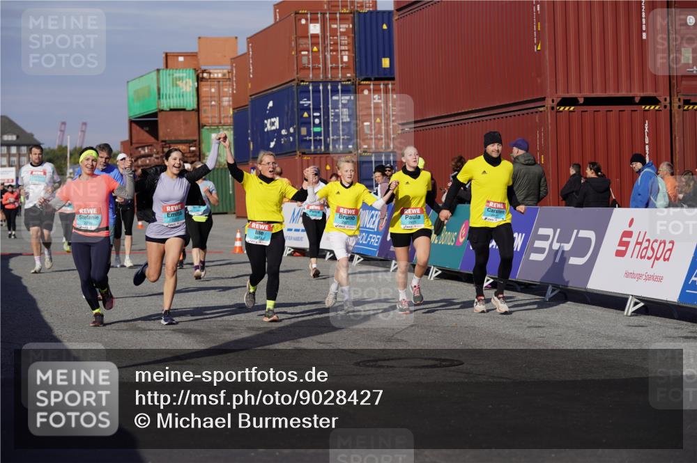 03.10.2025 - Köhlbrandbrückenlauf Michael Burmester http://msf.ph/oto/9028427 03.10.2025 10:32:48 Ziel 2149, 2297, 2299, 2550, 2553, 2619, 2646, 2871, 2872, 2874, 2875, 2894, 2895 meine-sportfotos.de