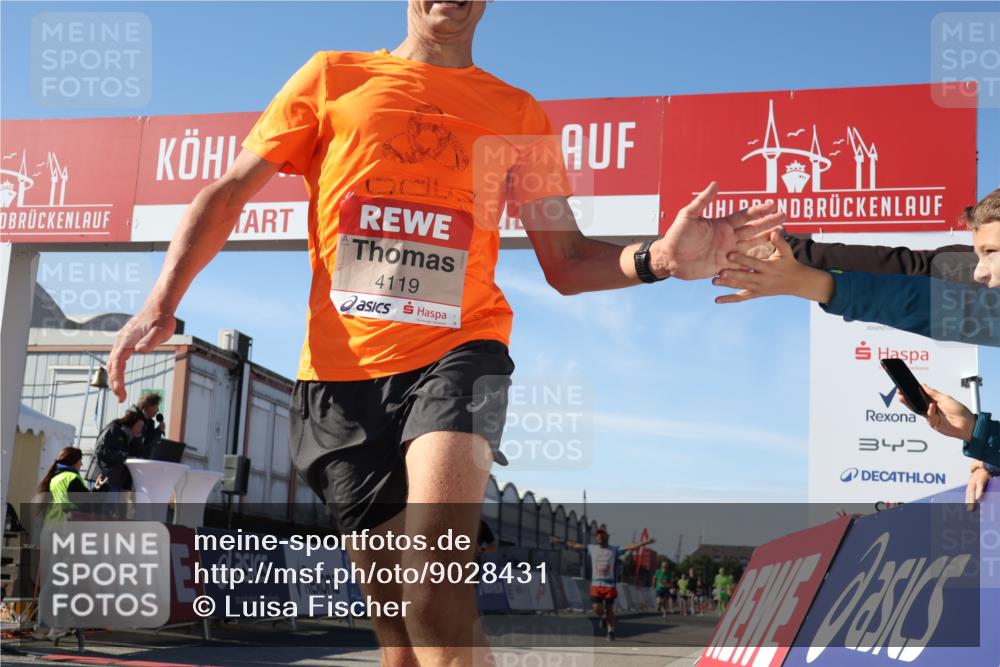 03.10.2025 - Köhlbrandbrückenlauf Luisa Fischer http://msf.ph/oto/9028431 03.10.2025 12:59:28 Ziel 4108, 4119, 4371, 4940, 6060, 6154, 6325, 6484, 6609 meine-sportfotos.de