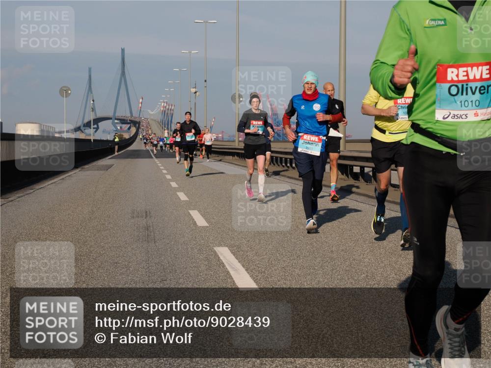 03.10.2025 - Köhlbrandbrückenlauf Fabian Wolf http://msf.ph/oto/9028439 03.10.2025 09:43:47 Position 3 2955, 10, 1010 meine-sportfotos.de