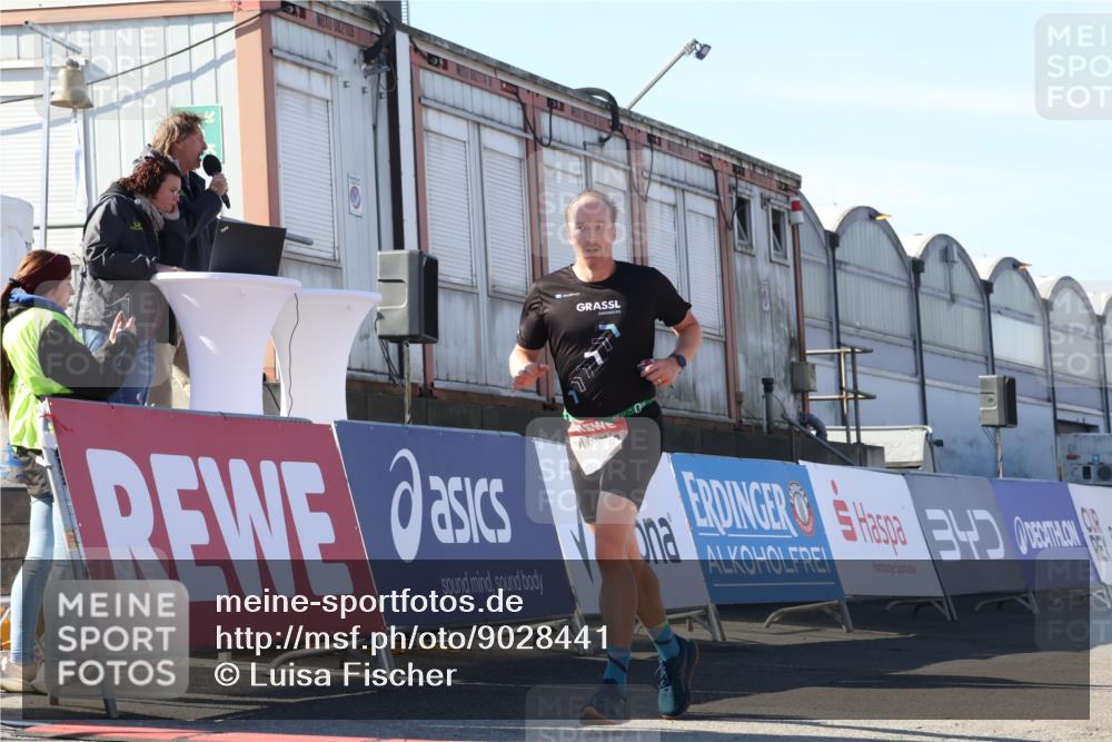 03.10.2025 - Köhlbrandbrückenlauf Luisa Fischer http://msf.ph/oto/9028441 03.10.2025 12:59:29 Ziel 4108, 4119, 4371, 4940, 6060, 6325, 6484, 6609, 6666 meine-sportfotos.de